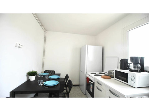 Co-living : Very large 22m² bedroom - For Rent