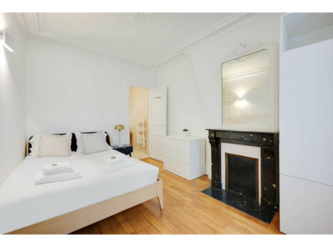 Cozy 32m² Apartment in 17th Arrondissement with Easy Access… - Cho thuê