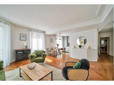 Cute, charming flat in the 17th - For Rent