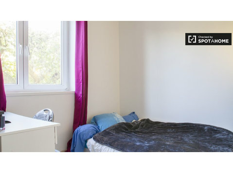 Ausgestattetes Zimmer in 6-Zimmer-Wohnung in Créteil, Paris - Zu Vermieten