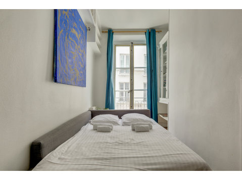 Espace Intime Near Métro Odéon Paris - For Rent