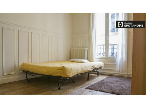 Huge room in apartment in Observatoire, Paris - For Rent