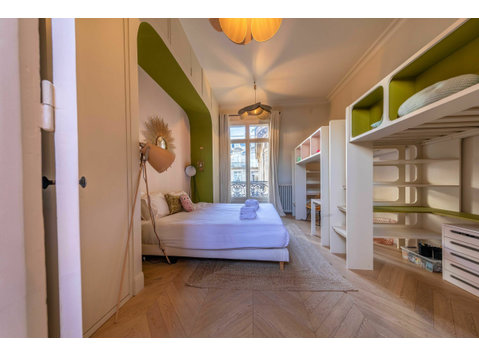 Luxurious 180m² Apartment near Place Victor Hugo, Paris 16th - Aluguel