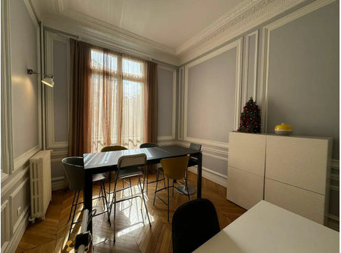 Luxury Apartment on Avenue Victor Hugo, Paris 16th - For Rent