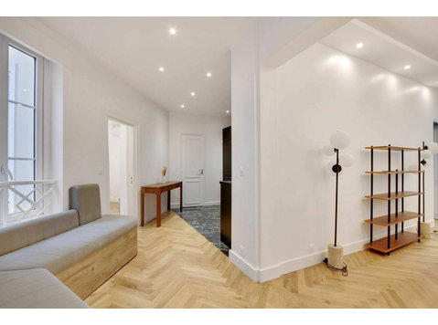 Neat, gorgeous flat in the 8th arrondissement - For Rent