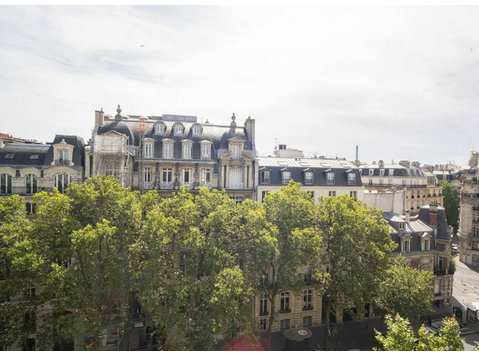 Parisian cocoon under the roofs with Eiffel Tower view - For Rent