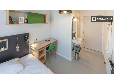 Pokój do wynajęcia w mieszkaniu z 2 sypialniami w Paryżu - Do wynajęcia