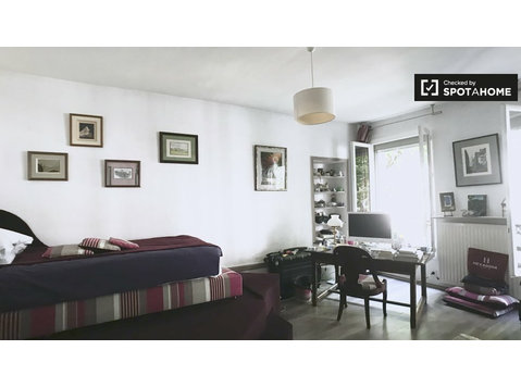 Zimmer zu vermieten in 2-Zimmer-Haus in Clichy, Paris - Zu Vermieten