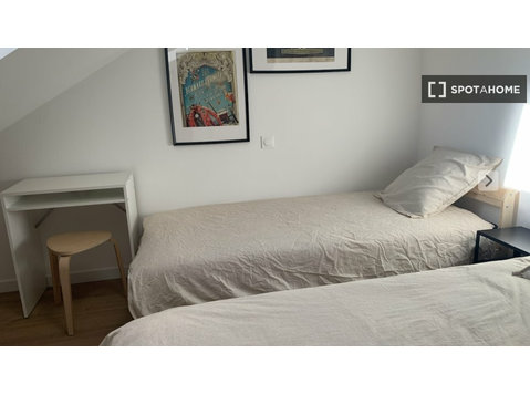Paris'te 3 yatak odalı dairede kiralık oda - Kiralık