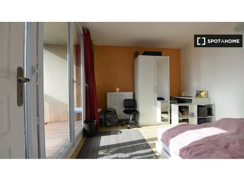 Quarto para alugar em apartamento de 4 quartos em Créteil,… - Aluguel