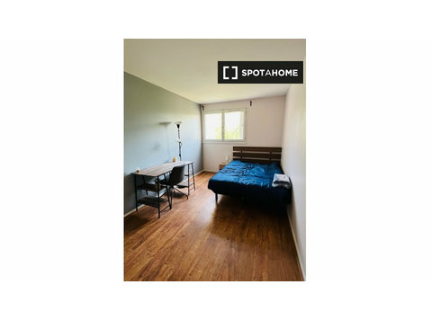 Room for rent in 4-bedroom apartment in Montigny-Le-Bretonn - Te Huur