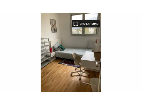 Zimmer zu vermieten in 4-Zimmer-Wohnung in Pontoise, Paris - Zu Vermieten
