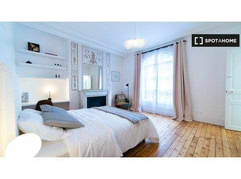 Room for rent in 5-bedroom house in Paris, Paris - For Rent
