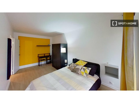 Aluga-se quarto em apartamento de 7 quartos em Paris - Aluguel