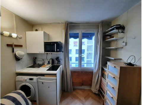 Room fully equipied next to Place de l'Etoile and Avenue… - Do wynajęcia