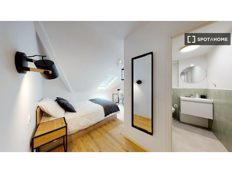 Room in shared 11-bedroom flat for rent, Romainville - For Rent