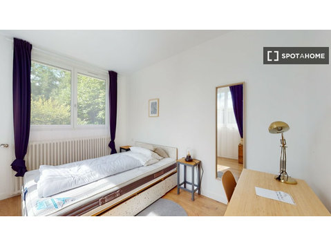 Quarto em apartamento compartilhado de 14 quartos para… - Aluguel