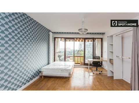 Przestronny pokój w apartamencie z 4 sypialniami w Créteil… - Do wynajęcia