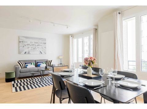 Stylish 2-BR apartment of 69m2 in the 16th district of Paris - Kiadó