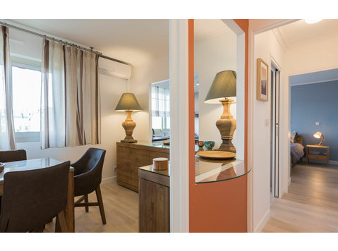 Stylish 2-BR apartment with balcony in the Auteuil area - Disewakan