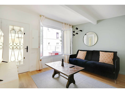 Super 2BDR w TERRACE - Charonne / Pere Lachaise - 	
Uthyres