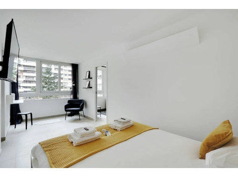 Superb accommodation on Avenue de Flandre in a modern… - Za iznajmljivanje