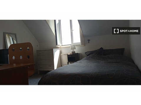 Einladendes Zimmer in einer Wohngemeinschaft in Paris - Zu Vermieten