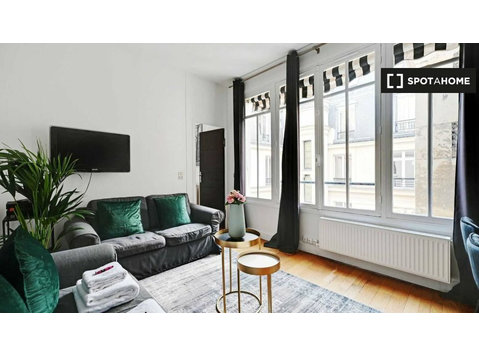 Apartamento de 1 quarto para alugar em 8Ème Arrondissement,… - Apartamentos