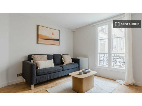 Appartement T2 à louer à Saint-Thomas d'Aquin, Paris - Appartements