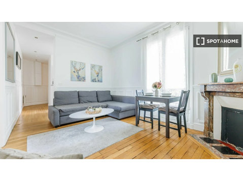 Appartement T2 à louer à Cambronne-Garibaldi, Paris - Appartements