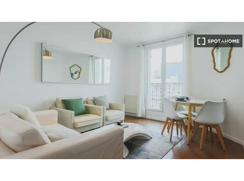 Appartement 2 chambres à louer à Cambronne-Garibaldi, Paris. - Appartements