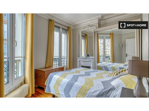 Paris'te kiralık 2 yatak odalı daire - Apartman Daireleri