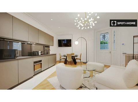 Appartement 2 chambres à louer Porte Dauphine, Paris - Appartements