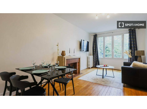 Apartamento de 3 habitaciones en alquiler en el distrito 17… - Pisos