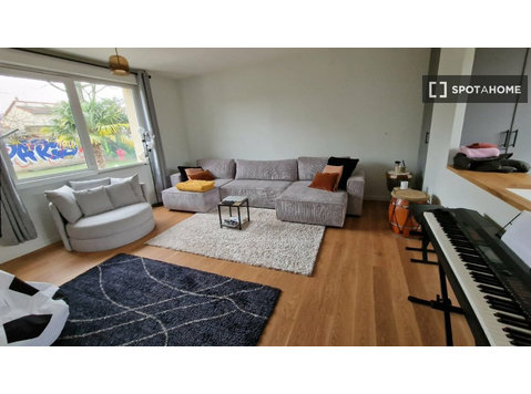 3-bedroom apartment for rent in Gagny, Paris - Căn hộ