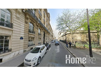 LOCATED ON RUE-SAINT-DOMINIQUE, PROXIMATE TO INVALIDES,… - Apartman Daireleri