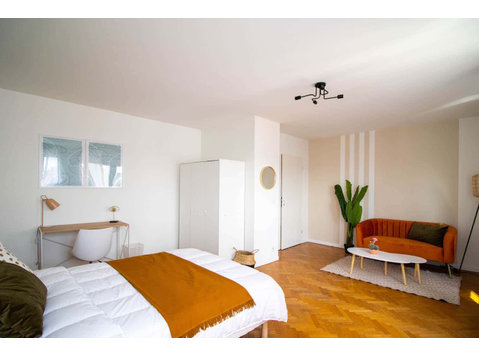 Authentic 23 m² bedroom for rent in SaintDenis - Pisos