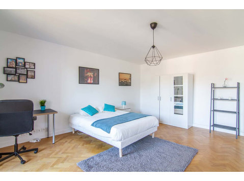 Bright and spacious room  24m² - Апартаменти