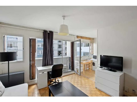 Charmant Studio dans le dynamique 11ème arrondissement - Apartments