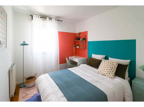 Charming 10 m² bedroom for rent in SaintDenis - Apartments
