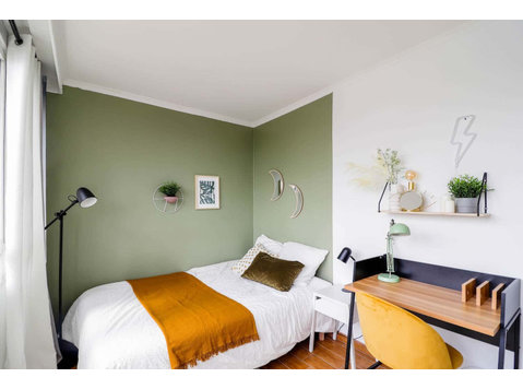 Comfortable 9.50 m² bedroom in coliving for rent in Paris - Mieszkanie