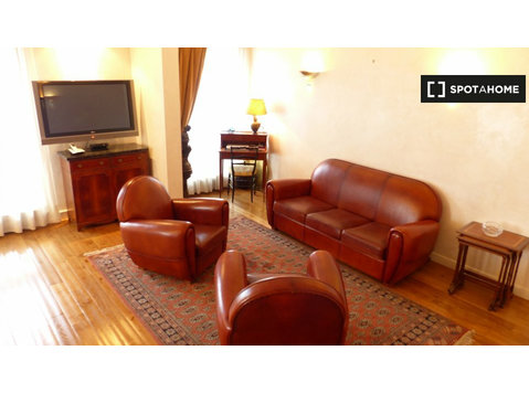 Great 2-bedroom apartment for rent in Neuilly-sur-Seine - Апартаменти