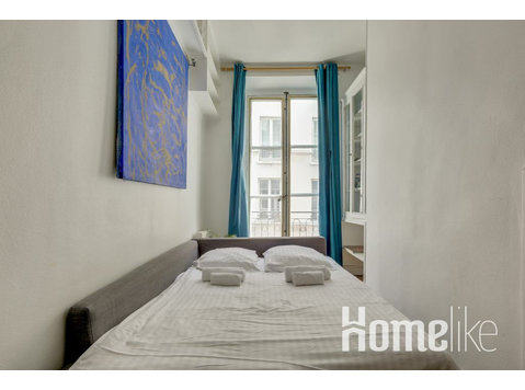 Intimate Space Near Odéon Paris Metro - Apartments