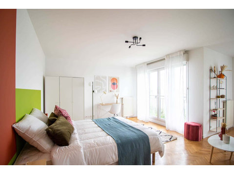 Large 24 m² bedroom for rent in SaintDenis - Appartementen