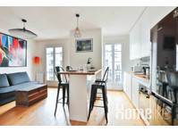 Modern and bright apartment - near Place d'Italie - דירות