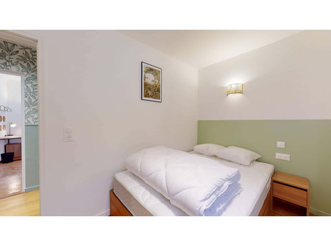 Monad - Room S (7) - 	
Lägenheter