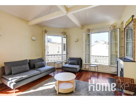 Parisian apartment with terrace for 6 people - Apartemen