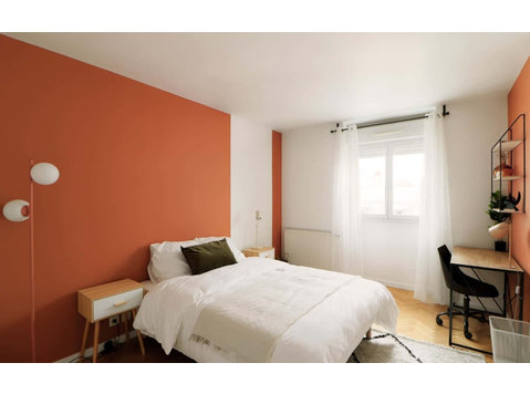 Pleasant room of 13 m² with view on courtyard - Apartman Daireleri
