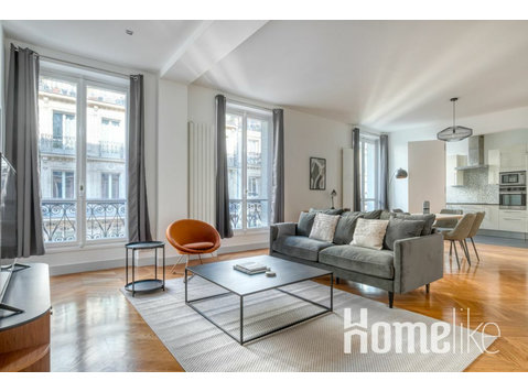 Renovated Monceau 3br w/ a/c, nr park - Byty