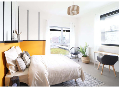 Rent this splendid 17 m² bedroom in coliving at Rosa Parks - Apartamentos